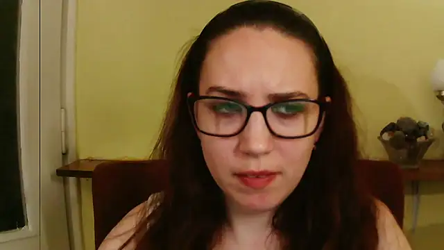 EmilyHotAngel Adlı Modelin Canlı XXX Sohbeti