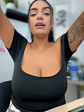 Sara-77 Adlı Modelin Canlı XXX Sohbeti