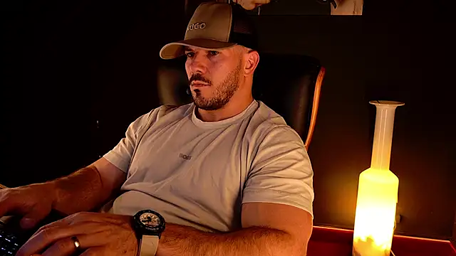 AngeloEric Chat XXX live