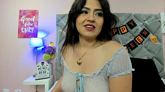 Chat +18 de NahomyAdams ao vivo