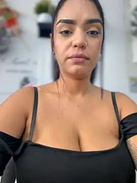 Chatroom XXX en direct de Sara-77