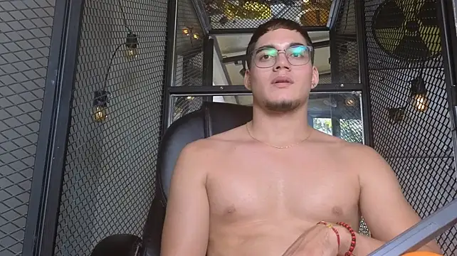 XXX chat uživo modela ThiagoFox