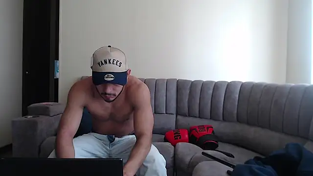 Chatroom XXX en direct de Taylor_DiamondBoy