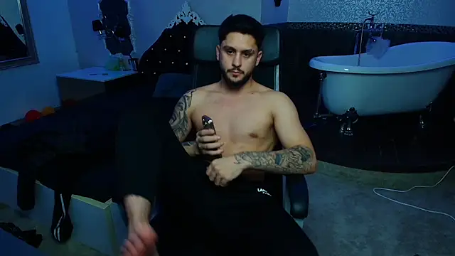 TroyWadee live XXX chat