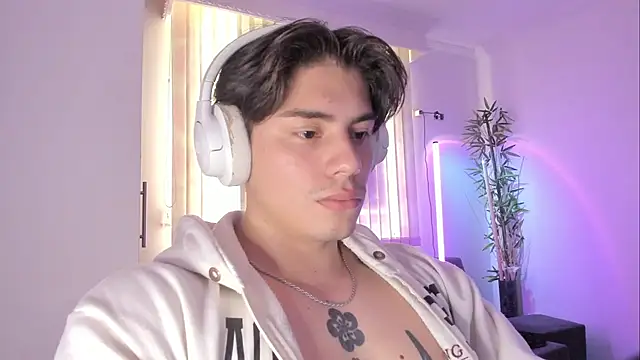 Giordano_Russo Adlı Modelin Canlı XXX Sohbeti