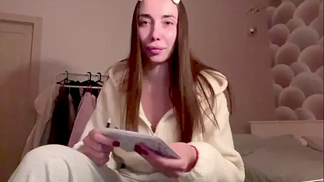 EmmalinePeitz's Live XXX Chat