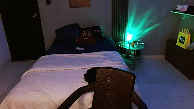 Mr_yisuzz Chat XXX live