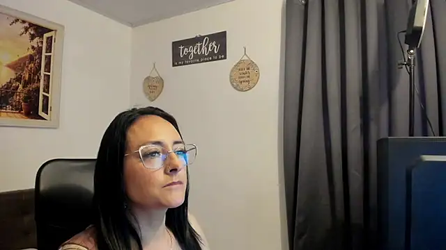 Lovingwomanfe's Live XXX Chat
