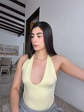 Chat +18 de evelyn_hills ao vivo