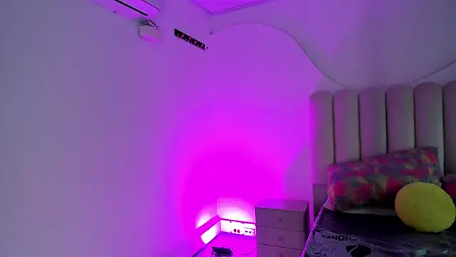 NiaBrunette Adlı Modelin Canlı XXX Sohbeti