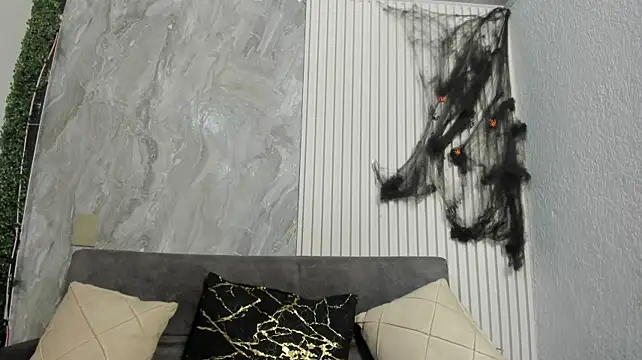 aandrea_555 Adlı Modelin Canlı XXX Sohbeti