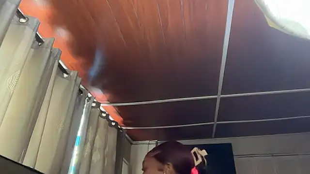 saffirebleu Adlı Modelin Canlı XXX Sohbeti