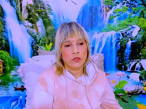 indianroxy Adlı Modelin Canlı XXX Sohbeti