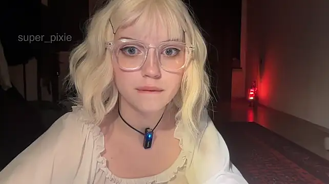 super_pixie Adlı Modelin Canlı XXX Sohbeti