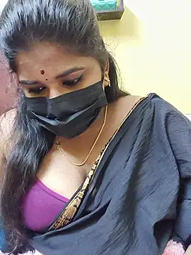 Tamil-Soundharya Adlı Modelin Canlı XXX Sohbeti