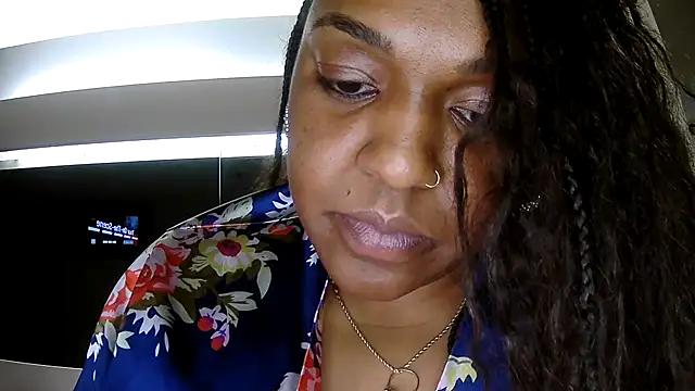TallMadamn Live XXX-Chat