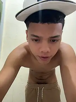 jhan_pierce22 élő XXX-chatje