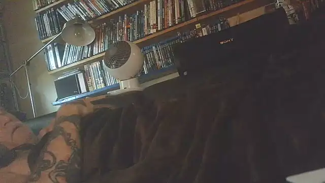 overmydadbody222 webkamerás műsora
