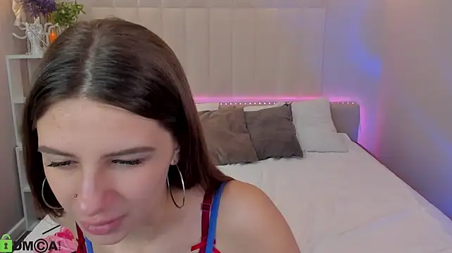 SlyLolo live XXX chat
