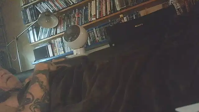 overmydadbody222 Show in webcam