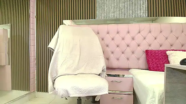 KATTY_PERVERT Adlı Modelin Canlı XXX Sohbeti