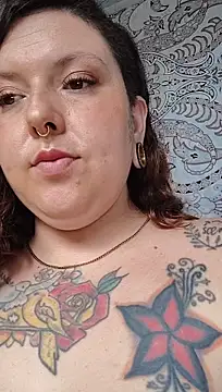 IAM_YOURF8CK1NGQUEEN Adlı Modelin Canlı XXX Sohbeti