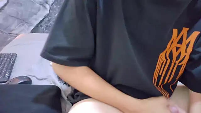 Chat XXX en directo de EthanCross__