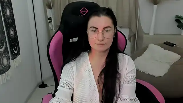 ChloeVibee Adlı Modelin Canlı XXX Sohbeti