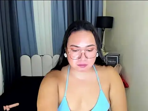 Cassiefoxx Adlı Modelin Canlı XXX Sohbeti
