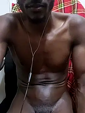 Show modela TallandBigEbony na web-kameri