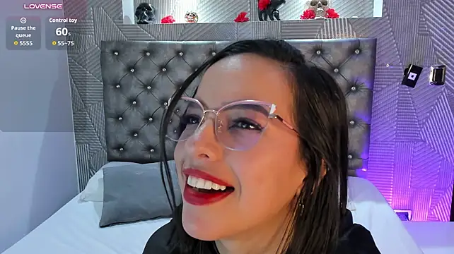 Chat +18 de ShallomMuse ao vivo