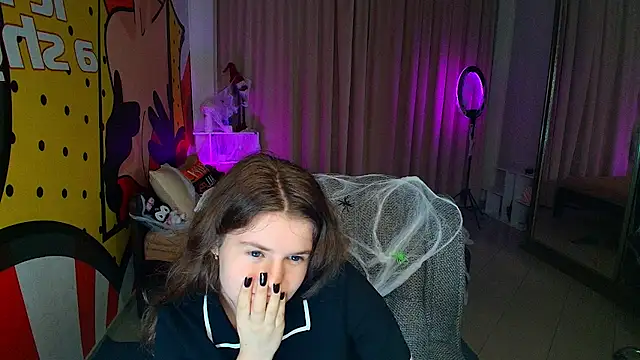 Lilith-BloomX Adlı Modelin Canlı XXX Sohbeti