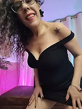 StarMilf Adlı Modelin Canlı XXX Sohbeti