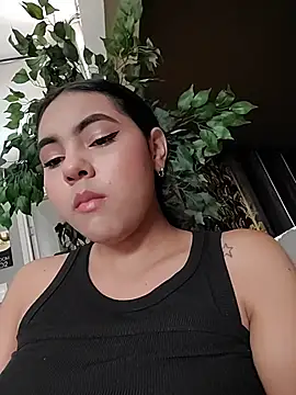 Chat XXX ao vivo de AlinnaRosee_