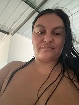 Horny-Mommy-Dirty Chat XXX in diretta