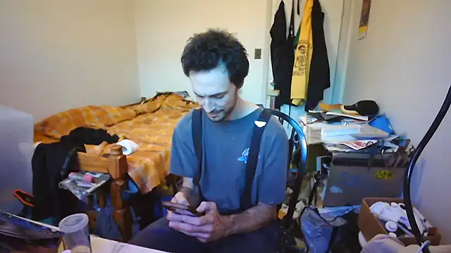 JohnnyMoves' Live XXX Chat