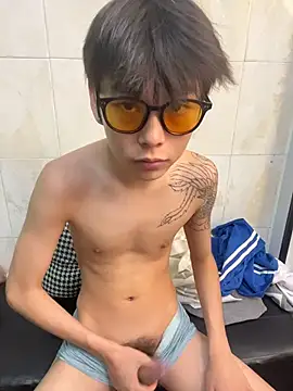 DDD_17 Adlı Modelin Canlı XXX Sohbeti