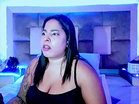 indiantopaz694u Adlı Modelin Canlı XXX Sohbeti