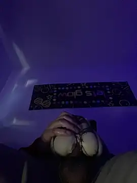 XXX chat uživo modela GusanoDelicioso