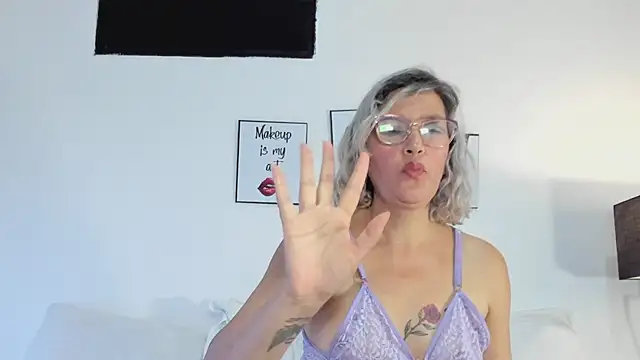CarolinaGlamour Adlı Modelin Canlı XXX Sohbeti