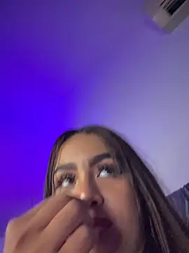 Aliceroys__'s Live XXX Chat