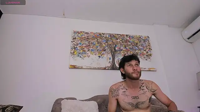 Chat XXX ao vivo de Adrian_Rouse