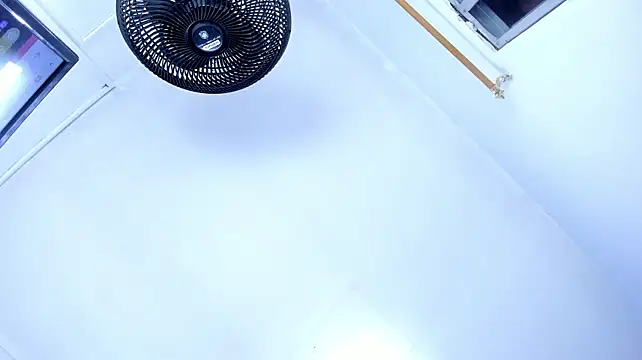 Alice_Winklarr Chat XXX in diretta