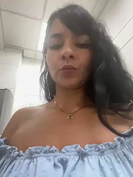LuxeBrunetteXXX Adlı Modelin Canlı XXX Sohbeti