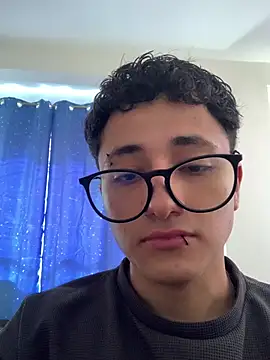 Živý XXX chat Adonibaskerville4