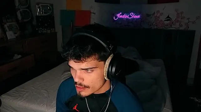 Онлайн чат XXX JordanShow
