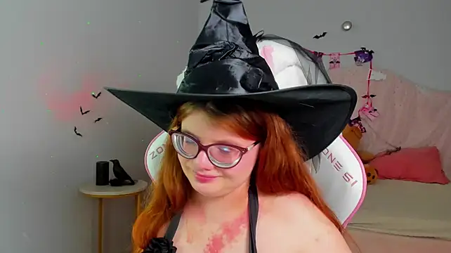Chatroom XXX en direct de ChloeHalses