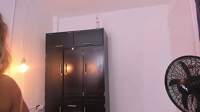 miss_haanna Adlı Modelin Canlı XXX Sohbeti
