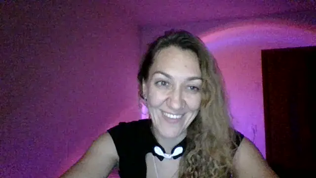Uverona Adlı Modelin Canlı XXX Sohbeti