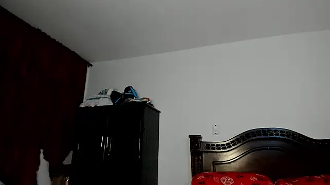 XXX chat uživo modela milkqueenboobs